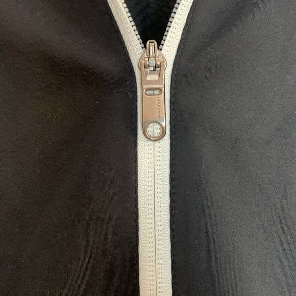 Lululemon black windbreaker with zip in hood and side vents Size XL - Picture 4 of 9